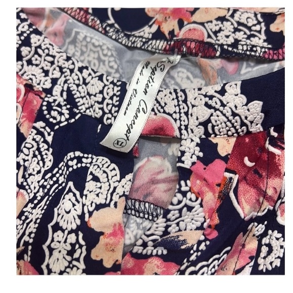 Floral Print Women's Quarter sleeves Top EUC - Picture 3 of 4